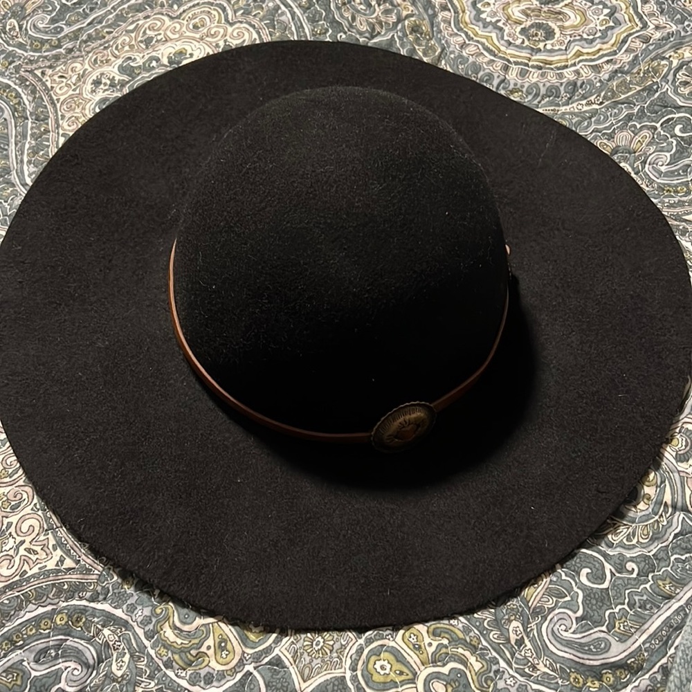 100% wool hat/ woman got size M/L